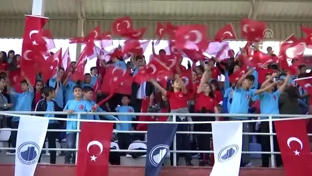 Bakan Kasapoğlu, öğrencilerle buluştu Bakan Kasapoğlu, öğrencilerle buluştu
