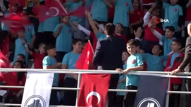 Bakan Kasapoğlu: 'Sporun bir yaşam tarzı olması hepimizin amaçlarından bir tanesi' Bakan Kasapoğlu: 'Sporun bir yaşam tarzı olması hepimizin amaçlarından bir tanesi'