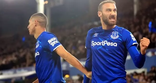 Cenk Tosun'un menajeri kulüp arıyor, Serie A'ya gidebilir Cenk Tosun'un menajeri kulüp arıyor, Serie A'ya gidebilir