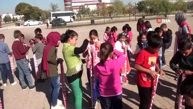 Kızılay'dan miniklere uçurtma şenliği