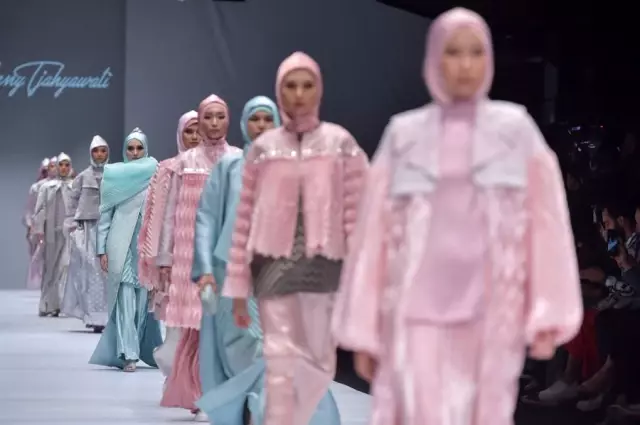 Modanın kalbi Jakarta Fashion Week'te attı