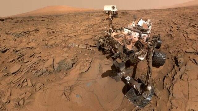 NASA'nın keşif aracı, çalışmalar için gönderildiği Mars'ta selfie çekti