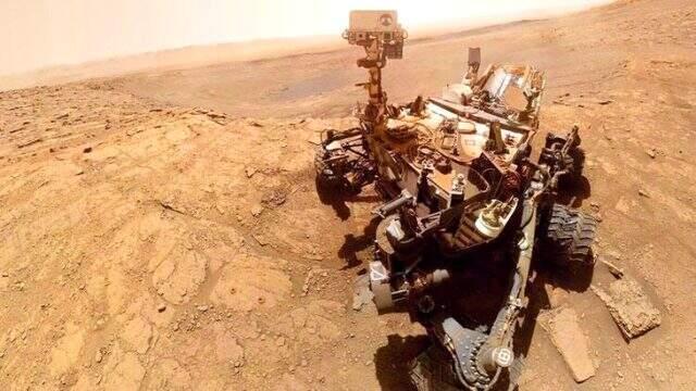 NASA'nın keşif aracı, çalışmalar için gönderildiği Mars'ta selfie çekti