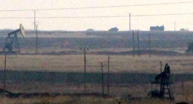 Rus askeri polisinden petrol kuyuları çevresinde devriye