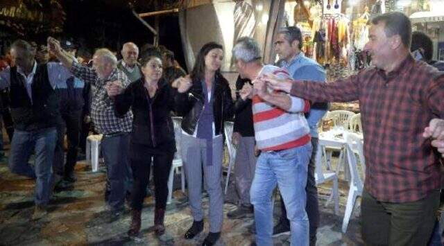 Selçuk'taki 29 Ekim kutlamalarında Belediye Başkanı'na saldırı