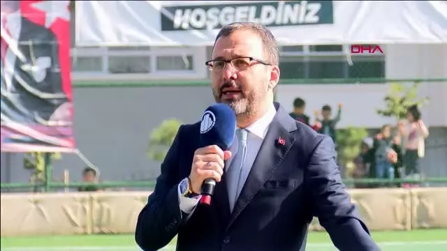 Spor bakan kasapoğlu, 29 ekim spor etkinlikleri kapsamında öğrencilerle buluştu