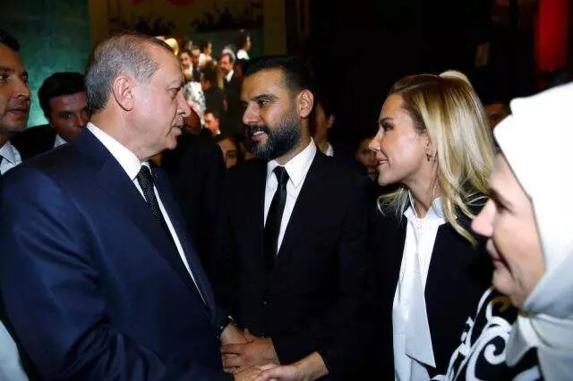 Ünlü isimler, Cumhurbaşkanının ev sahipliğinde gerçekleşen 29 Ekim davetine akın etti