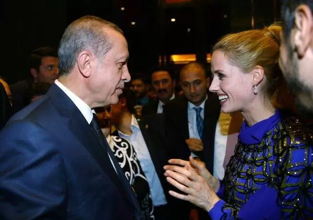 Ünlü isimler, Cumhurbaşkanının ev sahipliğinde gerçekleşen 29 Ekim davetine akın etti
