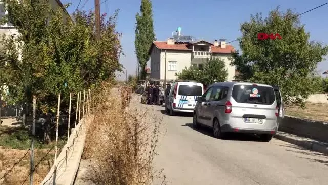 2 yaşındaki adem çakmakla oynarken perdeleri tutuşturdu