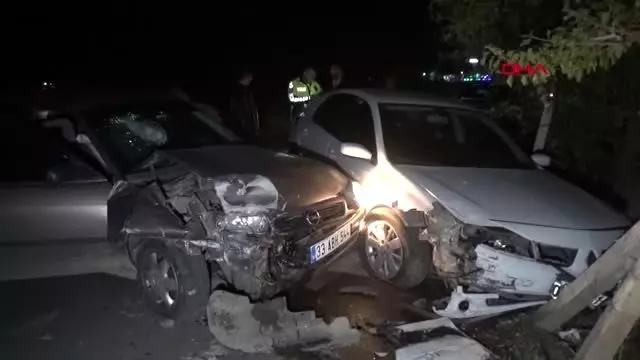 Adıyaman iki otomobil çarpıştı 4 yaralı Adıyaman iki otomobil çarpıştı 4 yaralı