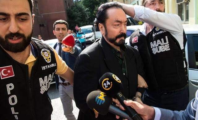 Adnan Oktar'ın 'Mehdilik' iddiasına 'Kedicik' lakaplı Alev Babuna'dan kaşık dansı savunması