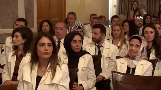 Bakan Selçuk, yeni tasarlanan öğretmen önlüklerinin tanıtım programına katıldı Bakan Selçuk, yeni tasarlanan öğretmen önlüklerinin tanıtım programına katıldı