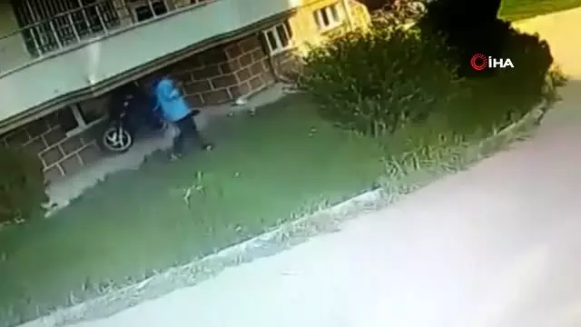 Biri gözcülük yaptı, diğeri böyle çaldı Biri gözcülük yaptı, diğeri böyle çaldı