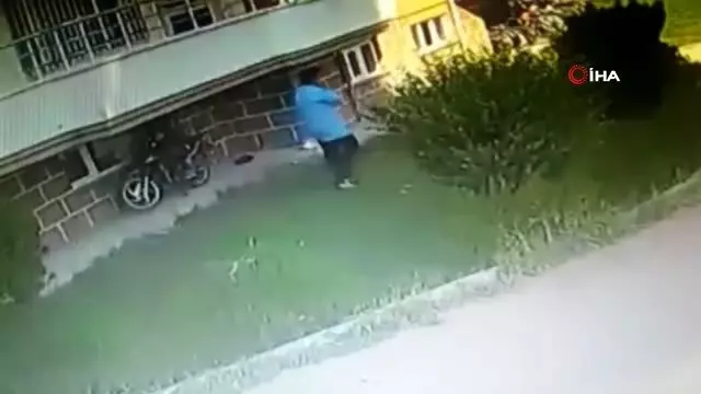 Biri gözcülük yaptı, diğeri böyle çaldı Biri gözcülük yaptı, diğeri böyle çaldı