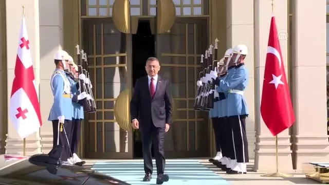 Cumhurbaşkanı Yardımcısı Oktay, Gürcistan Başbakanı Gakharia'yı karşıladı Cumhurbaşkanı Yardımcısı Oktay, Gürcistan Başbakanı Gakharia'yı karşıladı