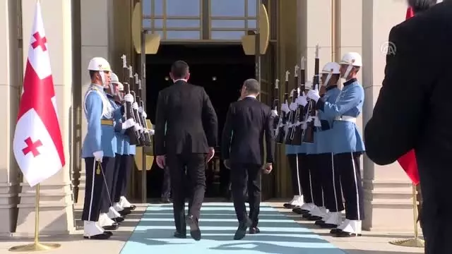Cumhurbaşkanı Yardımcısı Oktay, Gürcistan Başbakanı Gakharia'yı karşıladı Cumhurbaşkanı Yardımcısı Oktay, Gürcistan Başbakanı Gakharia'yı karşıladı