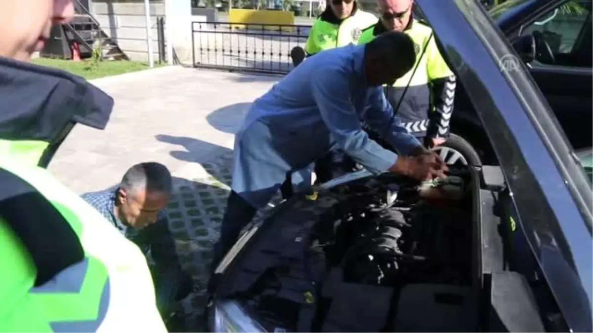 Emniyet Müdürü aracındaki çakarı söktürdü