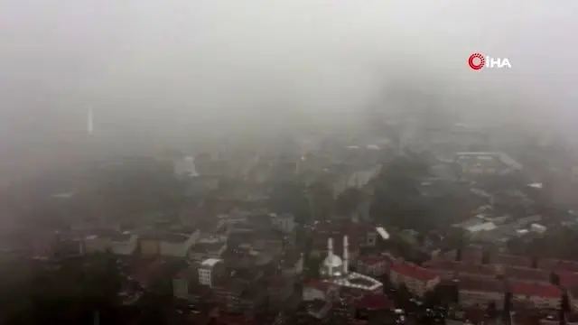 İstanbul'da beklenen yağmur başladı İstanbul'da beklenen yağmur başladı