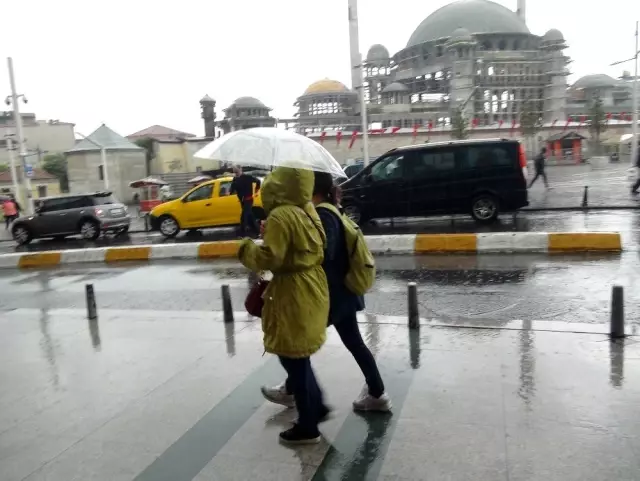 İstanbul için kuvvetli sağanak yağış uyarısı İstanbul için kuvvetli sağanak yağış uyarısı