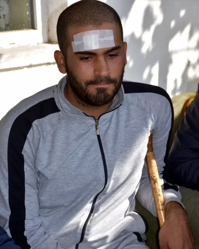 Kırıkkale valisi ve belediye başkanından yaralı uzman onbaşıya ziyaret Kırıkkale valisi ve belediye başkanından yaralı uzman onbaşıya ziyaret