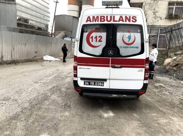 Lastiklerini kontrol ettiği kamyonun altında kalarak hayatını kaybetti