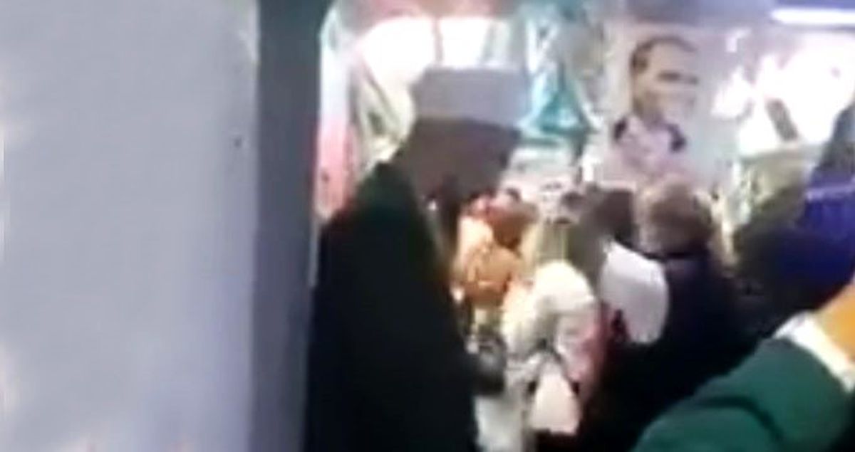 Metroda cumhuriyet kutlamalarında çekilen görüntü sosyal medyada gündem oldu