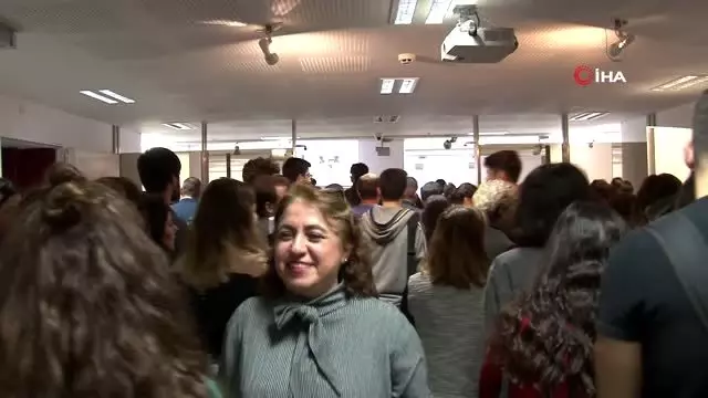 'Modernlik Eşiği - Lignum' resim sergisi, kapılarını sanatseverlere açtı 'Modernlik Eşiği - Lignum' resim sergisi, kapılarını sanatseverlere açtı