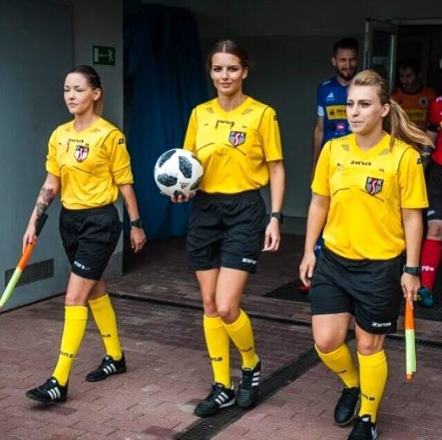 Polonyalı hakem Karolina Bojar, sosyal medya paylaşımlarıyla nefes kesiyor!