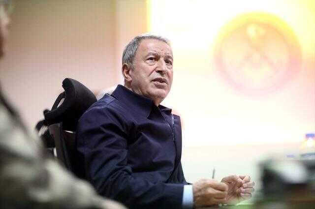 Son dakika: Bakan Akar'dan sınırdaki askerlerimize uyarı: Her an her şey olabilir, hazırlıklı olunmalı