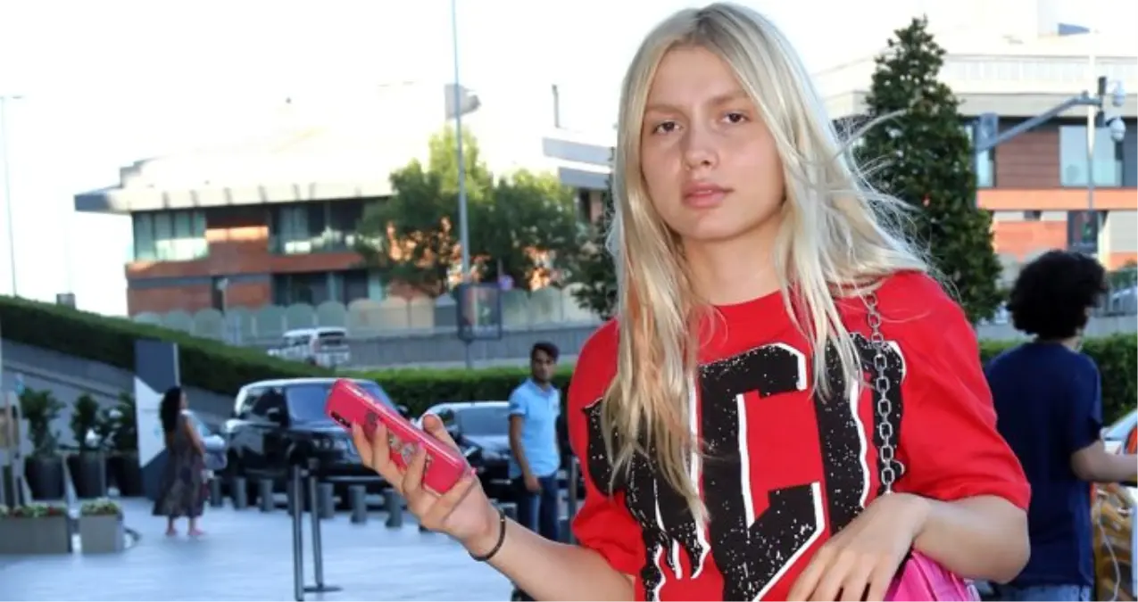 Aleyna Tilki, Cadılar Bayramı'nı şeytan kostümüyle kutladı