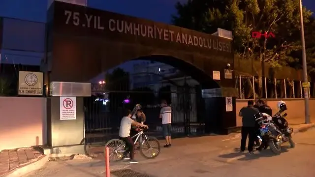Antalya okul bahçesinde mahsur kaldı Antalya okul bahçesinde mahsur kaldı