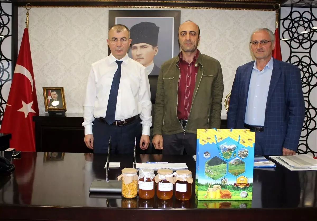 Arıcılardan Artvin Valisi Doruk'a ziyaret