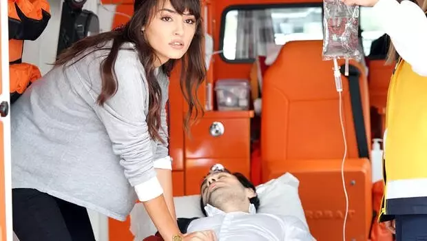 Azize daha başlamadan ses getirdi