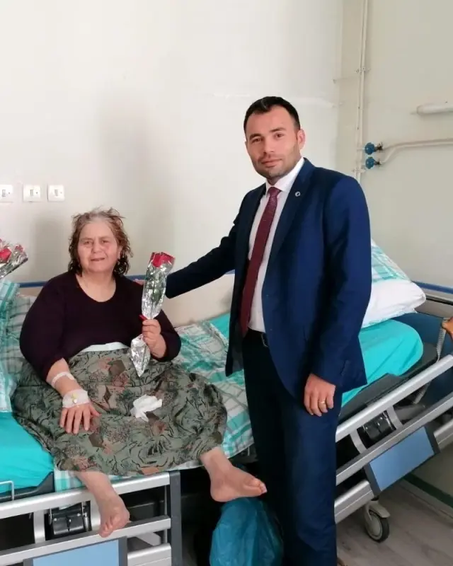 Başhekim Teberik, hastaları hakları konusunda bilgilendirdi Başhekim Teberik, hastaları hakları konusunda bilgilendirdi