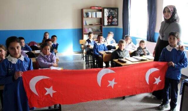 Bu fotoğraf çok konuşulmuştu! İşte o bayrağın öyküsü