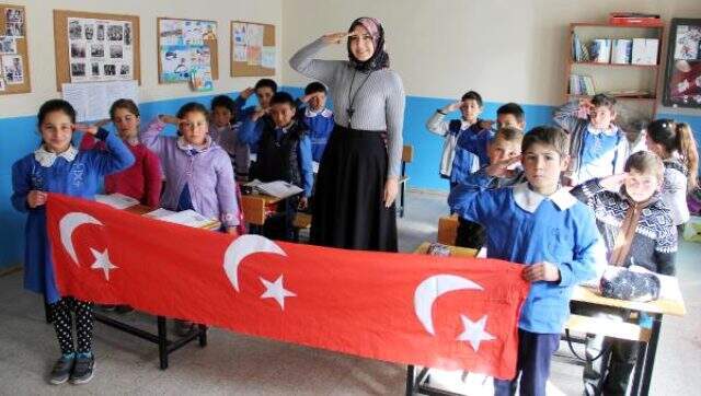 Bu fotoğraf çok konuşulmuştu! İşte o bayrağın öyküsü