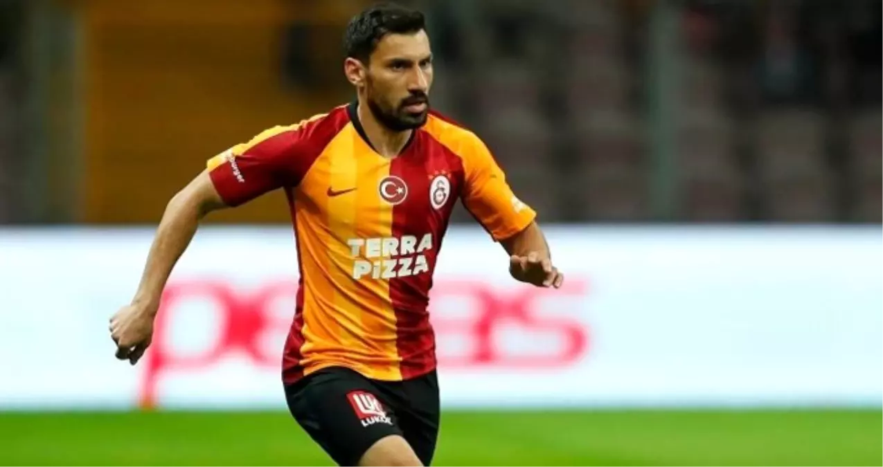 Galatasaray'da Şener Özbayraklı sakatlandı