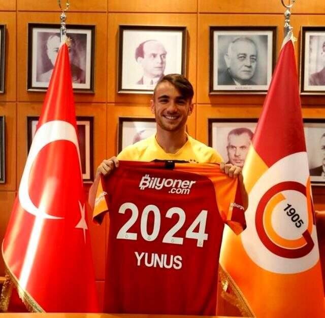 Galatasaray Yunus Akgün ve Emin Bayram ile yeni sözleşme imzaladı