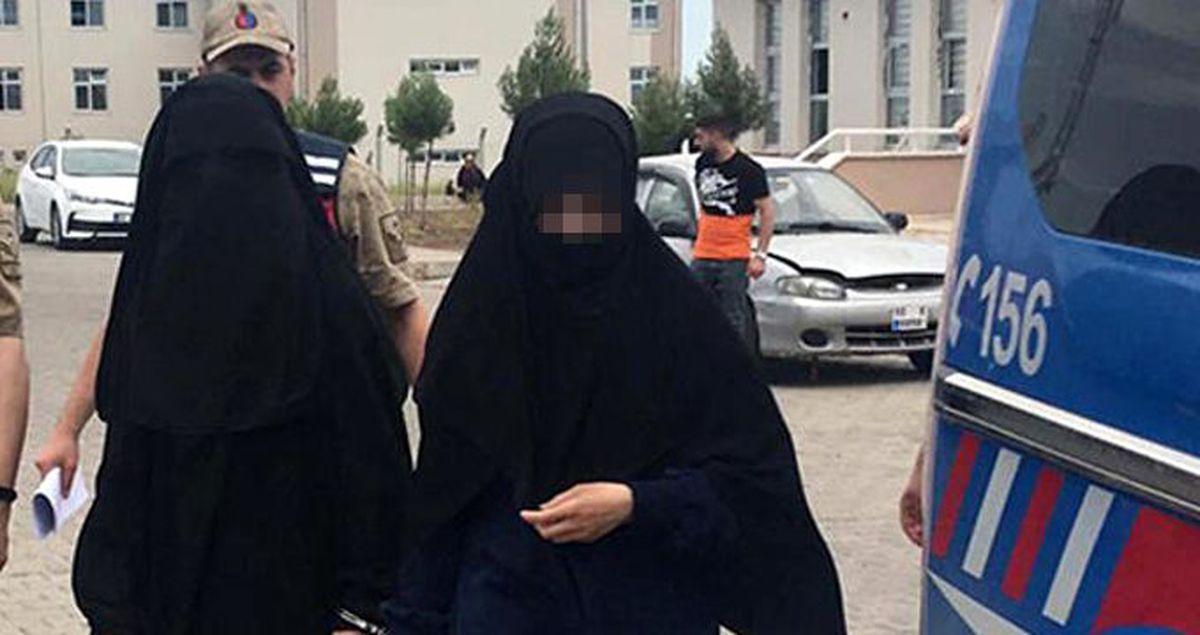 Interpol'ün kırmızı bültenle aradığı DEAŞ'lı 2 kadın terörist Kilis'te yakalandı
