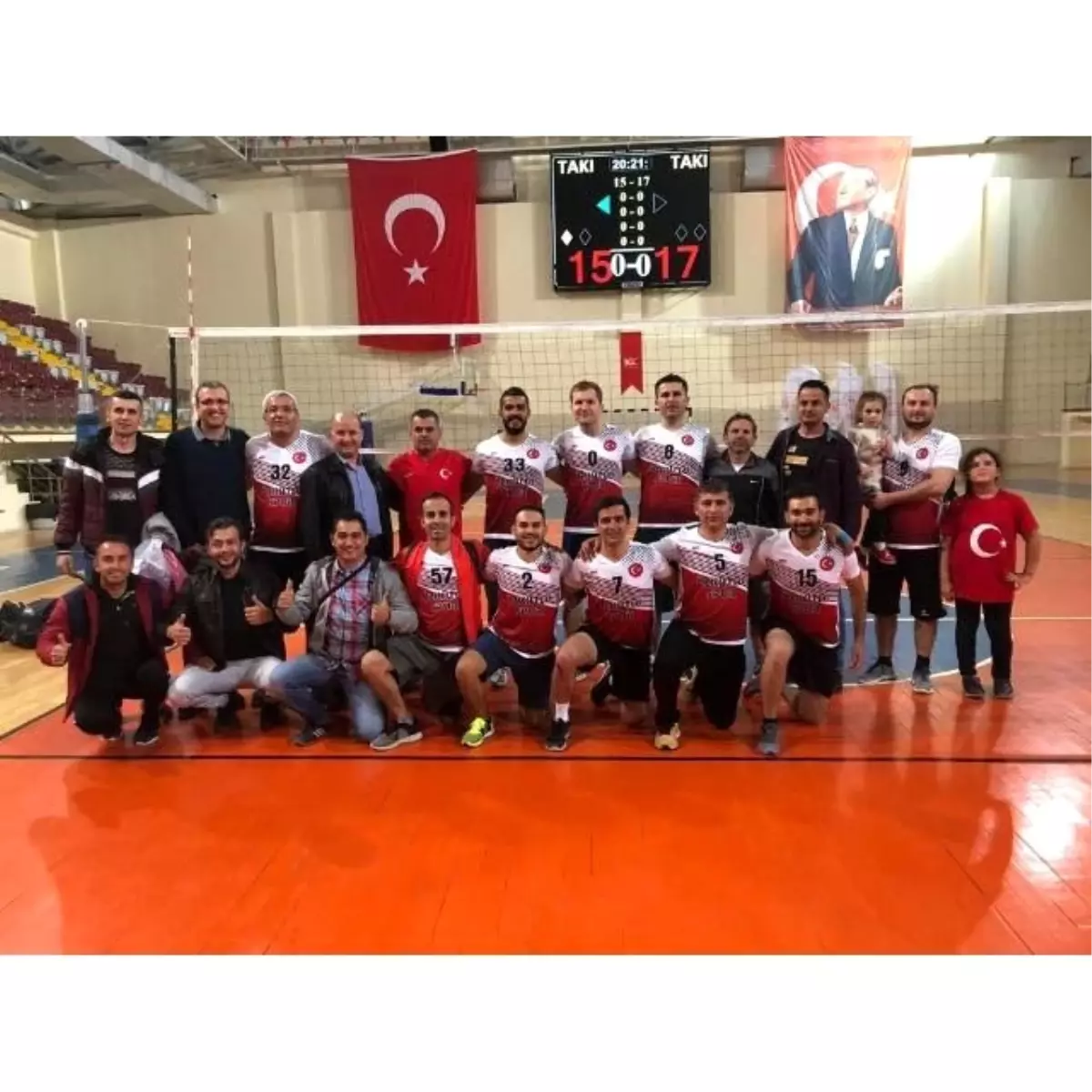 Isparta'da öğretmenlerin filedeki şampiyonu Yalvaç oldu