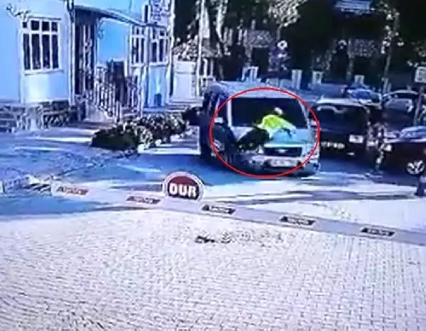 Kaputta 2 kilometre yol giden polis memuru ödüllendirildi Kaputta 2 kilometre yol giden polis memuru ödüllendirildi