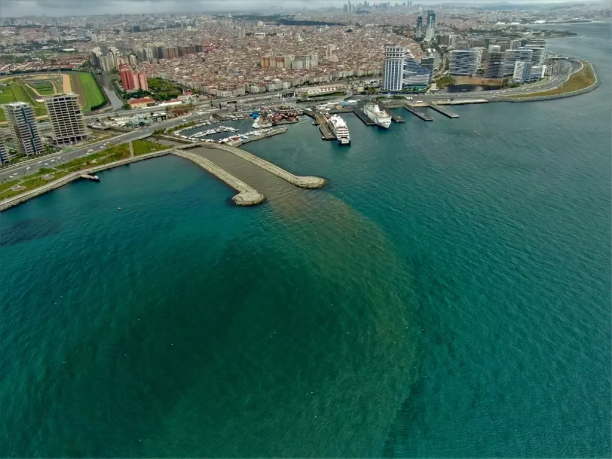 Marmara Denizi'ne çamur aktı