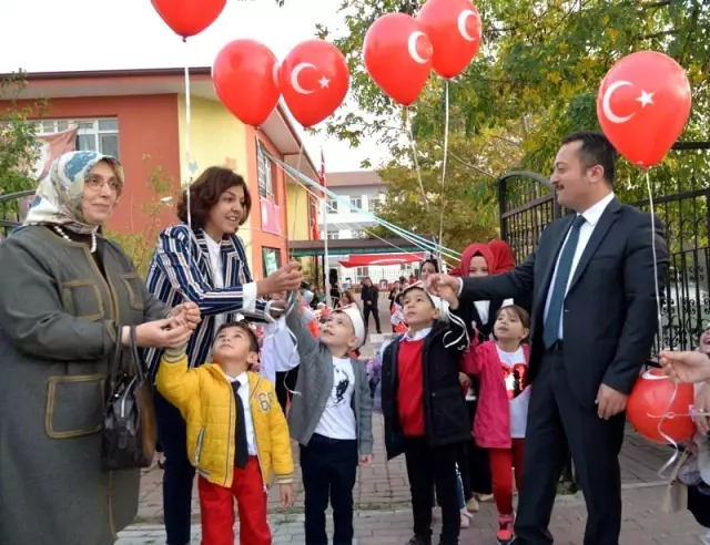 Minikler Mehmetçik'e sevgi balonuyla selam gönderdi Minikler Mehmetçik'e sevgi balonuyla selam gönderdi