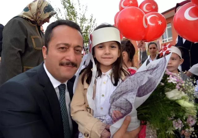Minikler Mehmetçik'e sevgi balonuyla selam gönderdi Minikler Mehmetçik'e sevgi balonuyla selam gönderdi