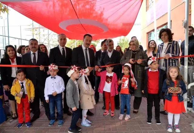 Minikler Mehmetçik'e sevgi balonuyla selam gönderdi Minikler Mehmetçik'e sevgi balonuyla selam gönderdi