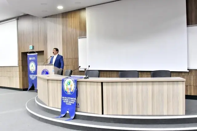 SAÜ'de 'Günümüz Ailesi: Sorunlar ve Çözüm Önerileri' konuşuldu SAÜ'de 'Günümüz Ailesi: Sorunlar ve Çözüm Önerileri' konuşuldu