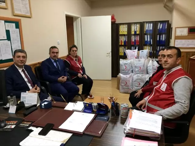 Türk Kızılayından öğrencilere yardım Türk Kızılayından öğrencilere yardım