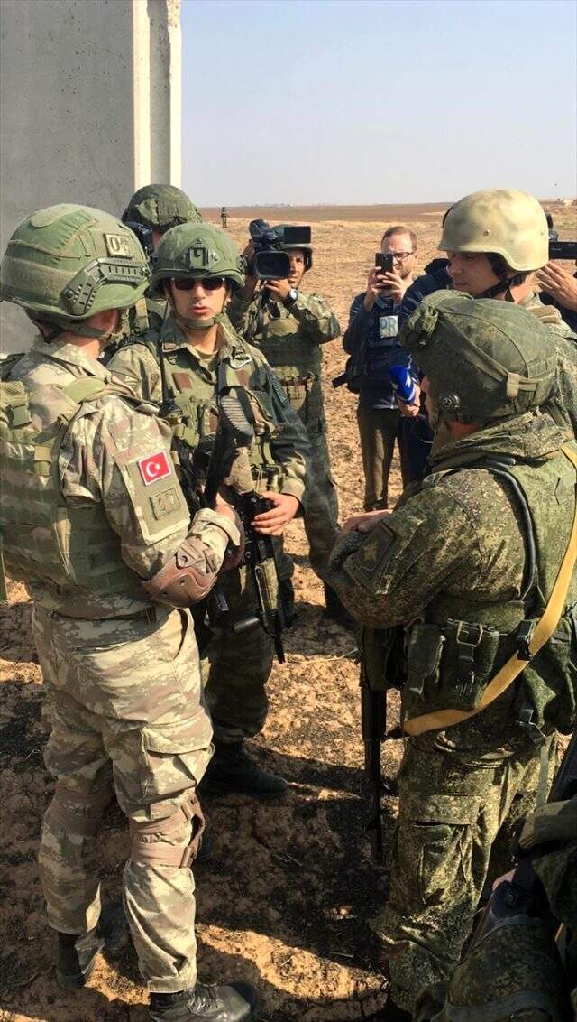 Türkiye ile Rusya'nın, Suriye'de ortak devriyesi dünyanın gündeminde! Gazeteciler devriyeye kitlendi