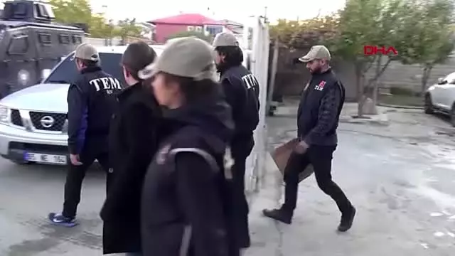 Van saray belediye başkanı hdp'li caziye duman gözaltında Van saray belediye başkanı hdp'li caziye duman gözaltında