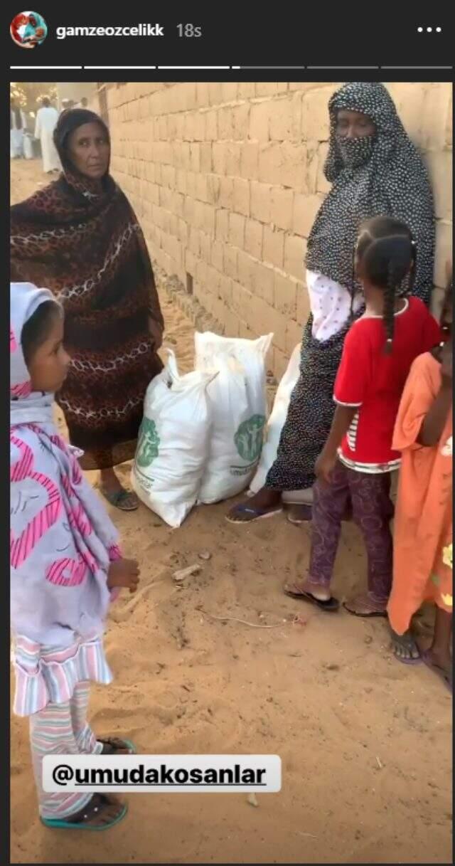 Birçok ünlünün Cadılar Bayramı kutladığı sırada Sudan'a giden Gamze Özçelik'e övgü yağdı